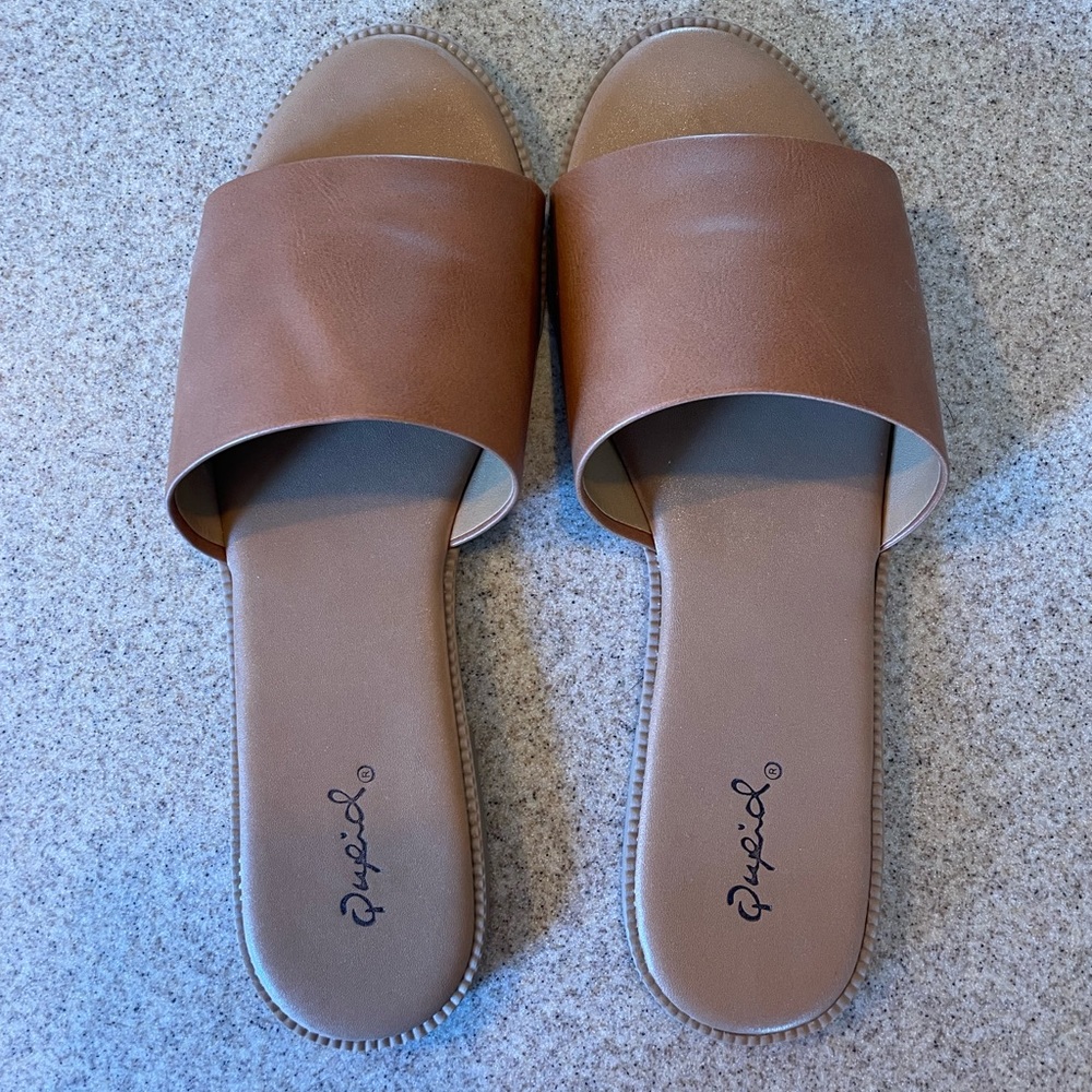 Brown like-new Cupid slide sandles